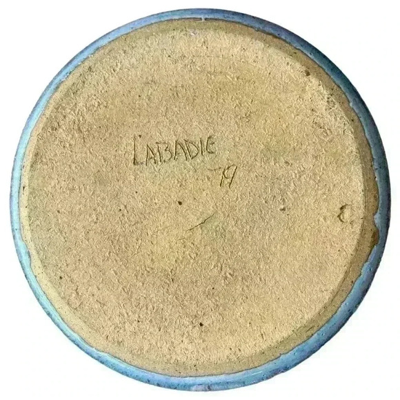 VTG Handcrafted decorative blue pottery plate with grass detail signed by artist - Picture 3 of 5